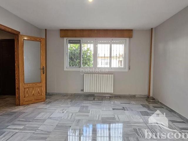 Casa adosada en venta en Maracena. venta de casa de tres plantas en Maracena. Casas adosadas.
