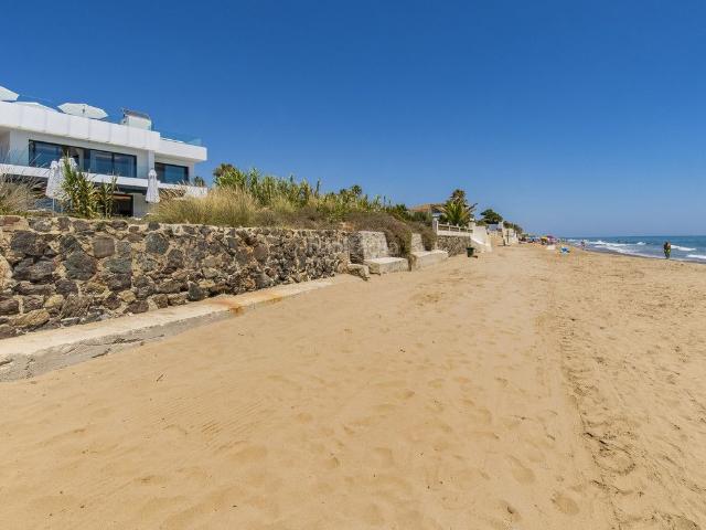 Casa adosada en venta en Marbella, Costabella. Casas adosadas.