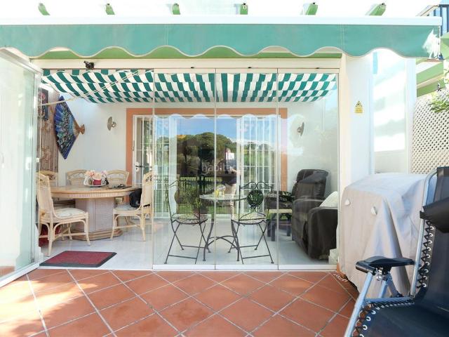 Casa adosada en venta en Marbella, Cabopino Artola. Casas adosadas.
