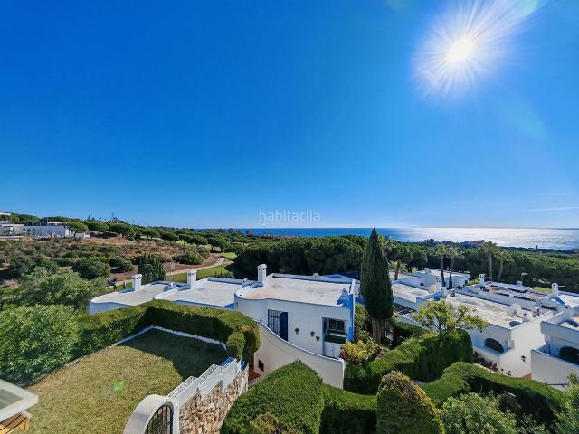 Casa adosada en venta en Marbella, Cabopino Artola. Casas adosadas.