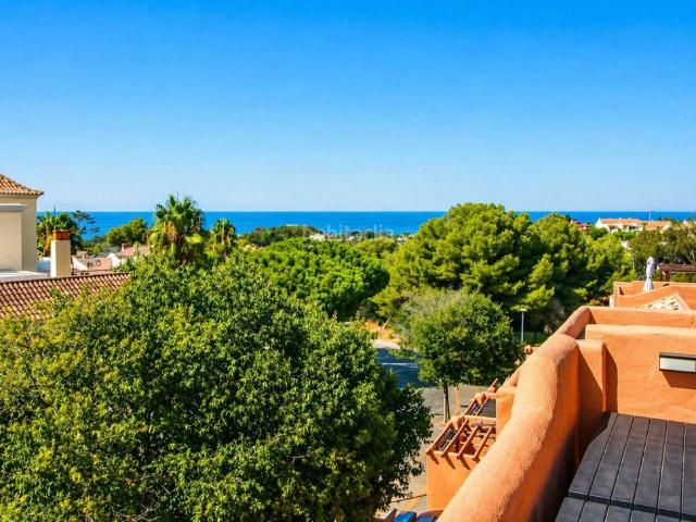 Casa adosada en venta en Marbella, Cabopino Artola. Casas adosadas.