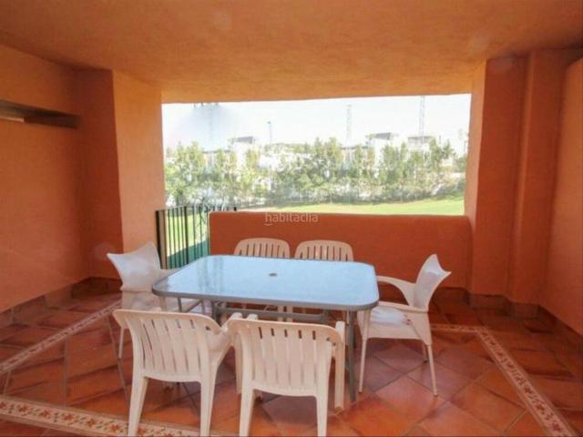 Casa adosada en venta en Marbella, Cabopino Artola. Elegante casa de 4 dormitorios en Cabopino, Marbella Primera línea Golf. Casas adosadas.