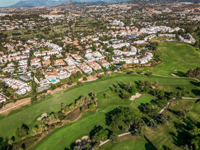 Casa adosada en venta en Marbella, Aloha. Casas adosadas.
