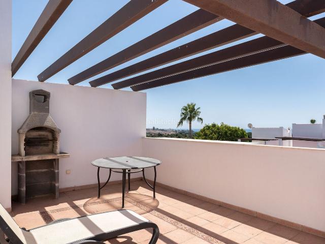 Casa adosada en venta en Marbella, Aloha. Amplia casa adosada cerca del golf con un potencial infinito. Casas adosadas.