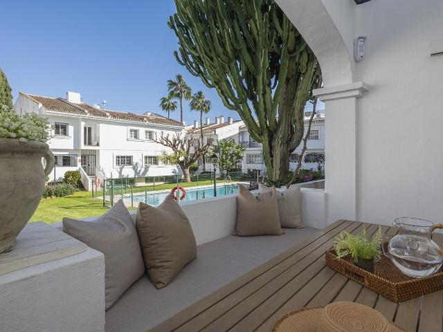 Casa adosada en venta en Marbella, Aloha. Adosado llave en mano totalmente reformado junto al campo de golf Aloha. Casas adosadas.