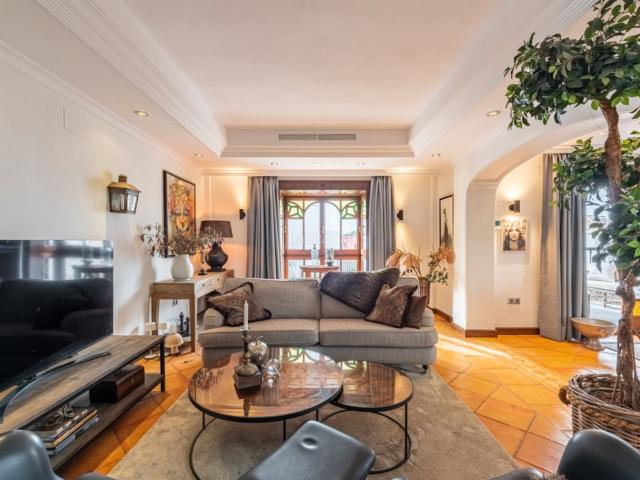 Casa adosada en venta en Marbella, Aloha. Preciosa Casa Adosada en Aloha Pueblo, Nueva Andalucia, Marbella. Casas adosadas.