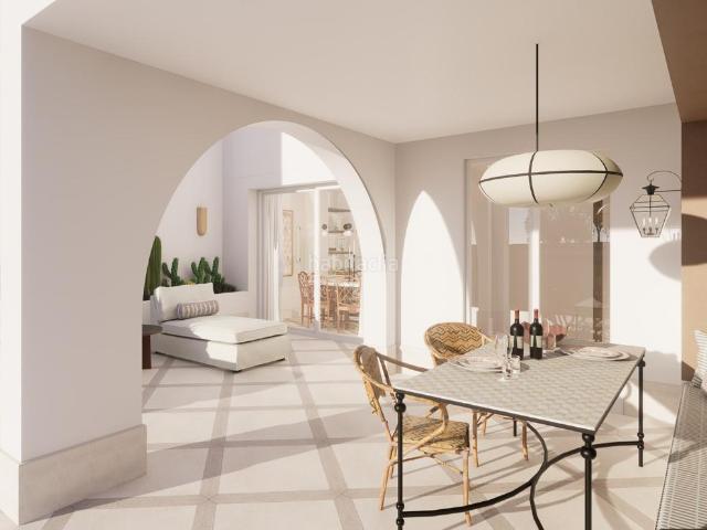 Casa adosada en venta en Marbella, Aloha. Preciosa adosada de 3 dormitorios completamente renovada con vistas panorámicas y terraza orientada al sur en La Colina, Nueva And. Casas adosadas.