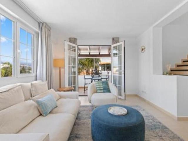 Casa adosada en venta en Marbella, Guadalmina Alta. Elegante adosado en primera línea de golf en Guadalmina Alta. Casas adosadas.