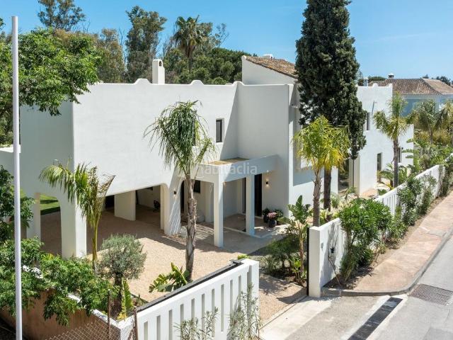 Casa adosada en venta en Marbella, Guadalmina Baja. Casas adosadas.
