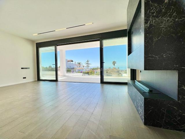 Casa adosada en venta en Marbella, Elviria. Casas adosadas.