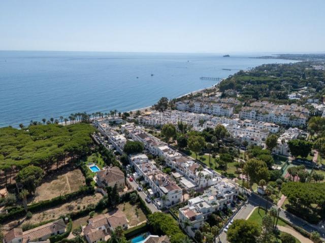 Casa adosada en venta en Marbella, La Carolina Guadalpín. Casas adosadas.
