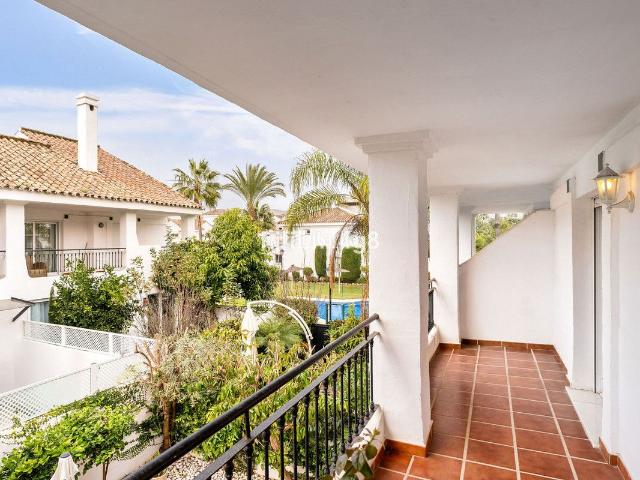 Casa adosada en venta en Marbella, Las Brisas. Casas adosadas.