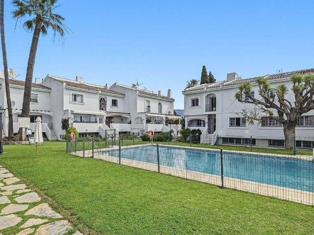 Casa adosada en venta en Marbella, Las Brisas. Casas adosadas.