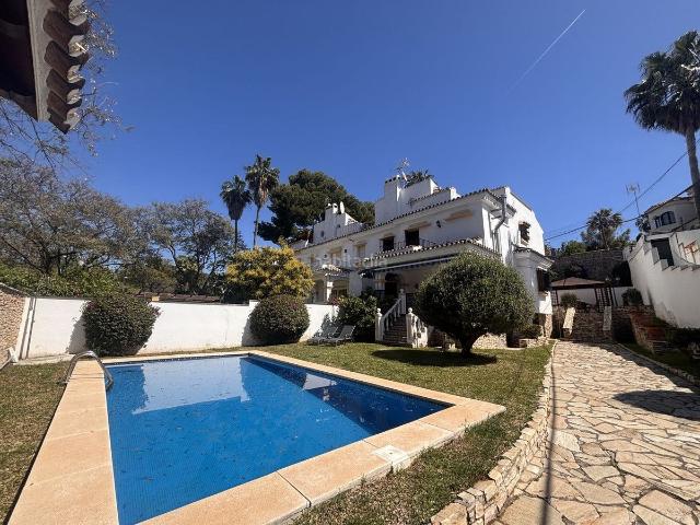Casa adosada en venta en Marbella, Las Brisas. Casas adosadas.