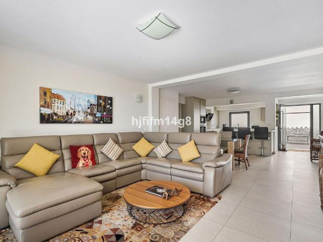 Casa adosada en venta en Marbella, Las Brisas. Casas adosadas.