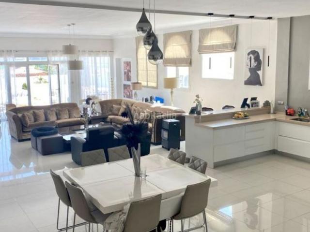 Casa adosada en venta en Marbella, Las Brisas. Casas adosadas.