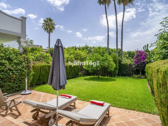 Casa adosada en venta en Marbella, Las Brisas. Casas adosadas.