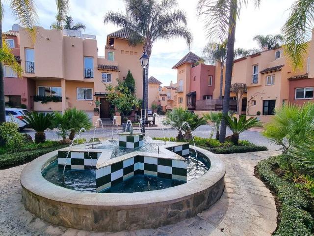 Casa adosada en venta en Marbella, Las Brisas. Casas adosadas.
