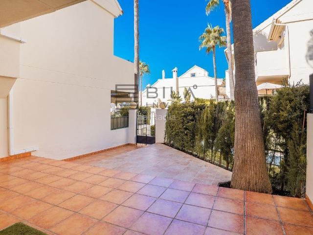 Casa adosada en venta en Marbella, Las Chapas Alicate Playa. Casa en venta en El Arenal, Costabella en Marbella. Casas adosadas.