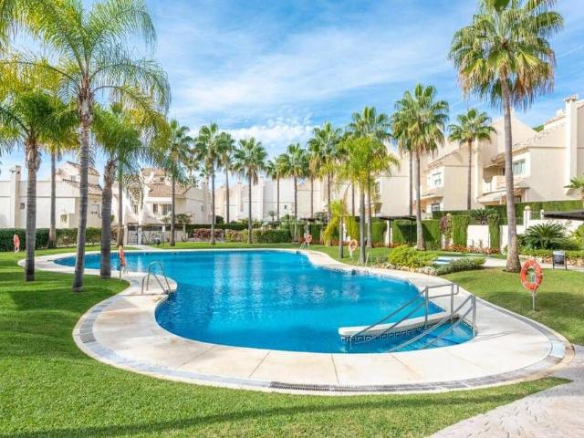 Casa adosada en venta en Marbella, Las Chapas Alicate Playa. El arenal. Casas adosadas.
