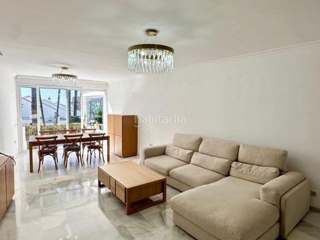 Casa adosada en venta en Marbella, Nagüeles Alto. Adosado de 4 Dormitorios Orientado al Sur en Montepiedra, Milla de Oro de Marbella. Casas adosadas.