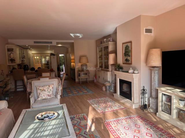 Casa adosada en venta en Marbella, Nagüeles Alto. Casas adosadas.