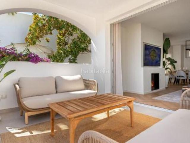Casa adosada en venta en Marbella, Nagüeles Alto. Elegante casa adosada de inspiración escandinava en la prestigiosa Milla de Oro de Marbella. Casas adosadas.