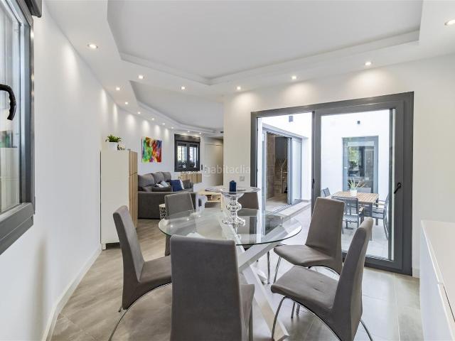 Casa adosada en venta en Marbella, San Pedro de Alcántara Pueblo. Casa adosada en venta con Piscina Privada y Solarium. Casas adosadas.