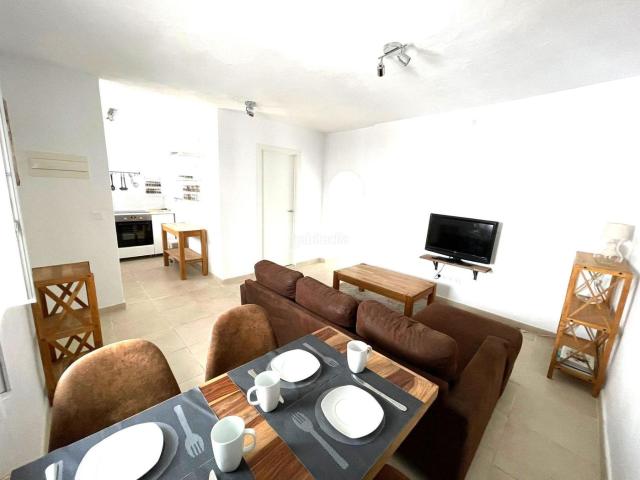 Casa adosada en venta en Marbella, San Pedro de Alcántara Pueblo. Casa adosada de 3 habitaciones y 3 baños dividida en 2 apartamentos en San Pedro. Casas adosadas.