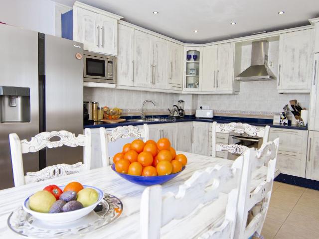 Casa adosada en venta en Marbella, San Pedro de Alcántara Pueblo. Hermosa y espaciosa casa adosada de 5 dormitorios en San Pedro de Alcántara. Casas adosadas.