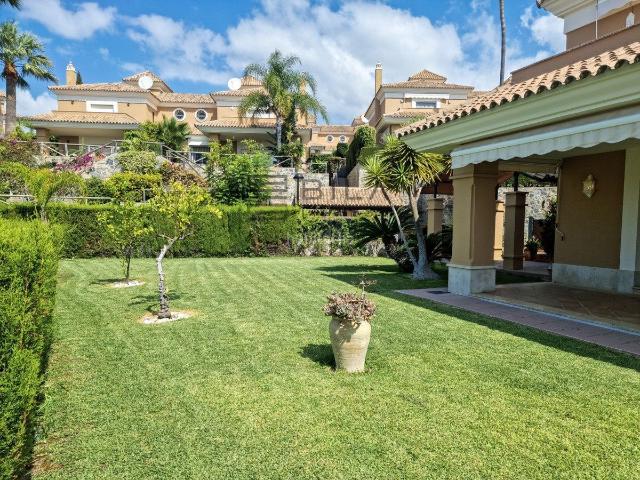 Casa adosada en venta en Marbella, Santa Clara. Adosado en venta en Urb. Santa Clara en Marbella. Casas adosadas.