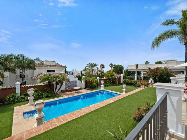 Casa adosada en venta en Marbella, Sierra Blanca. Casas adosadas.