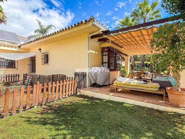 Casa adosada en venta en Marbella, Sierra Blanca. Casas adosadas.