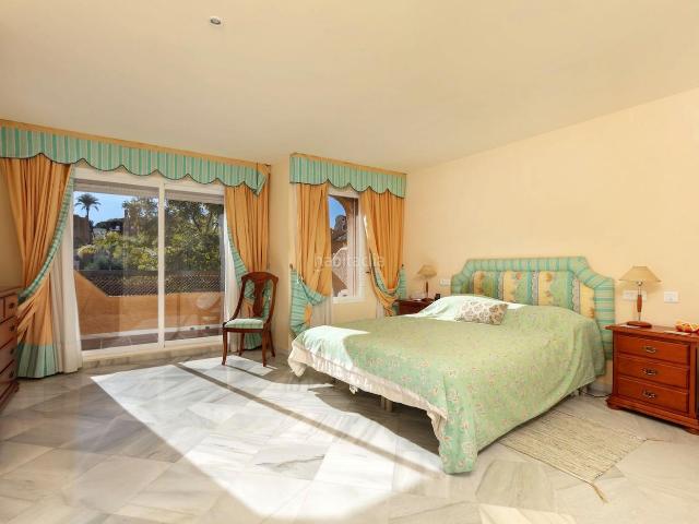 Casa adosada en venta en Marbella, Puerto Banús. Casas adosadas.