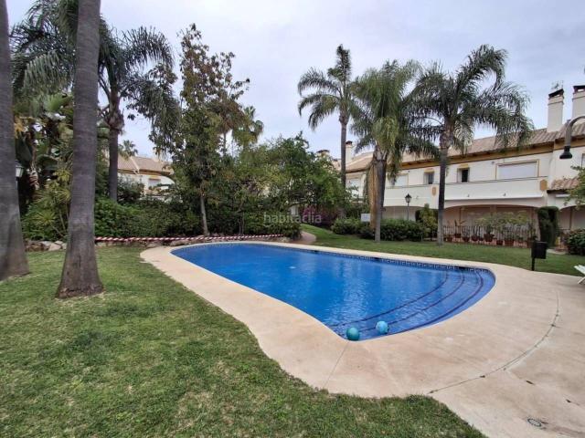 Casa adosada en venta en Marbella, Puerto Banús. Chollo! Urge venta. Casas adosadas.