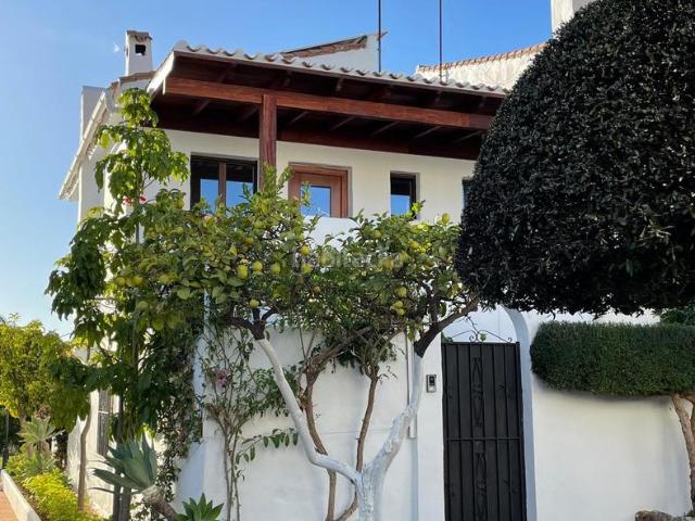Casa adosada en venta en Marbella, Valdeolletas Las Cancelas Xarblanca. Adosada en Urbanización Las Cancelas totalmente reformado en venta. Casas adosadas.