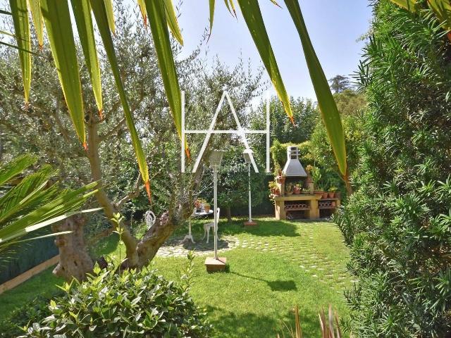 Casa en venta en Masnou El, Masnou Alt. Casa adosada con un amplio jardín privado en El Masnou. Casas Masnou.
