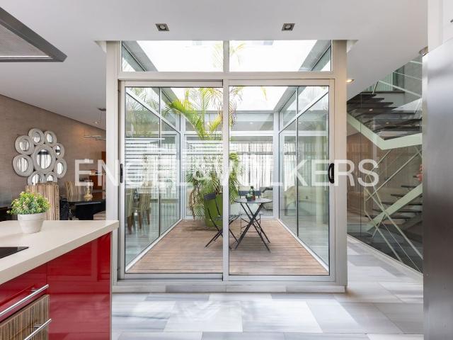 Casa adosada en venta en Massamagrell. Elegancia, amplitud y confort en un exclusivo chalet adosado. Casas adosadas.