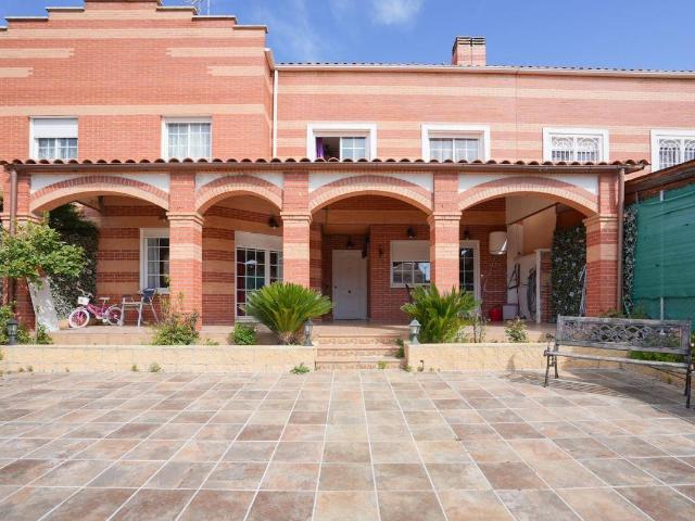 Casa adosada en Venta en Meco pueblo