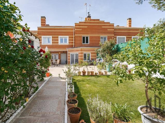 Casa adosada en Venta en Meco pueblo