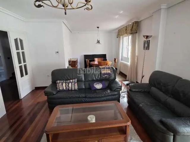 Casa adosada en venta en Medina del Campo. Casa en venta con jardín, garaje, bodega y terraza en Medina del Campo. Casas adosadas Medina del.