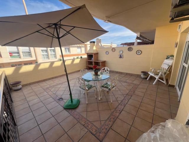Casa adosada en venta en Melilla, Centro. OOPRTUNIDAD DE TENER UN CHALET EN EL CENTRO DE LA CIUDAD. Casas adosadas.