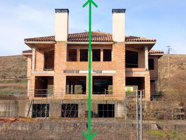Casa adosada en venta en Merindad de Río Ubierna. Casas adosadas Merindad de Río.