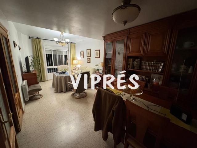 Casa adosada en venta en Mérida, Norte. Descubre la joya que estabas esperando en Mérida, en la increíble zona de Abadías, un precioso adosado que te dejará sin aliento. Casas adosadas.