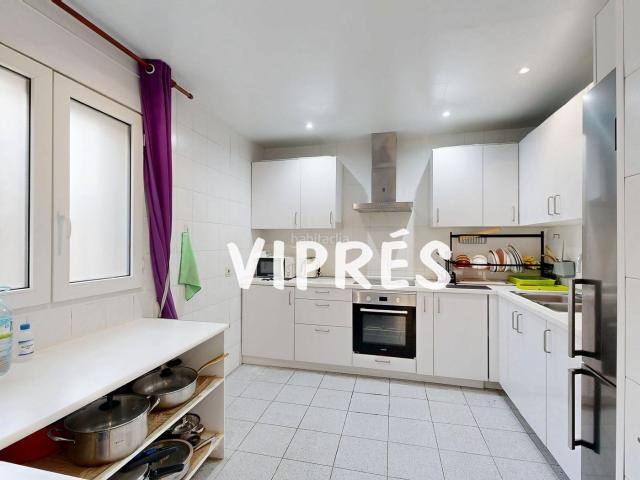 Casa adosada en venta en Mérida, Centro. Atención a lo que os traemos en EXCLUSIVA desde Viprés Centro! Unifamiliar Dúplex con Piscina y Terraza Solárium en la Zona Plaza. Casas adosadas.
