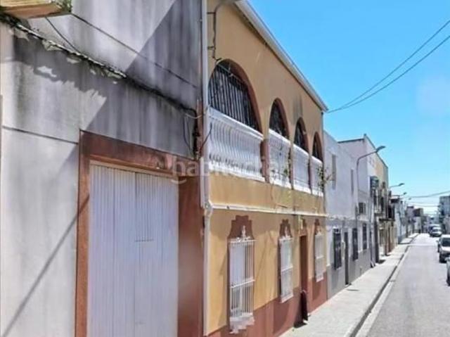 Casa adosada en venta en Mérida, Este. Vivienda en venta en Mérida Badajoz Oportunidad para inversores. Casas adosadas.