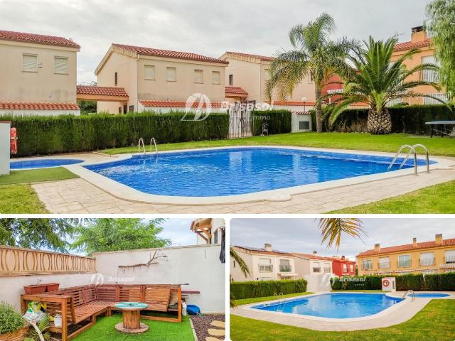 Casa adosada en venta en Miami Platja, Centre Costa Dorada. Miami Playa Estupendo adosado en el centro. Casas adosadas Miami.