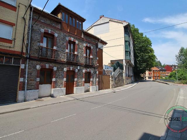 Casa adosada en venta en Mieres, Requejo Rozaes Oñón. Oportunidad en Mieres hogar familiar, robusto y lleno de luz natural. Localidad Mieres.Ambiente Entorno apacible, sereno y rodeado. Casas.