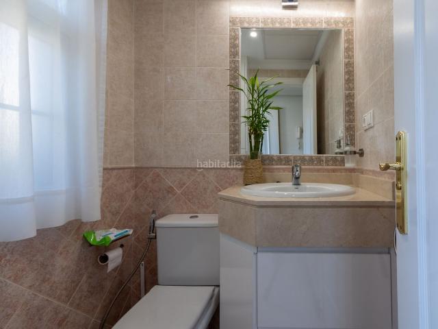 Casa adosada en venta en Mijas, Calahonda. Moderno Adosado SurFacing con Acabados Premium MoveIn Ready. Casas adosadas.