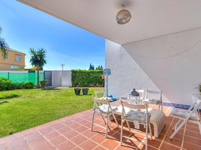 Casa adosada en venta en Mijas, Calahonda. Oportunidad de Inversión Amplia Villa Adosada en Calahonda Urbanización Doña TeresaEN Investment Opportunity Large SemiDetached. Casas adosadas.